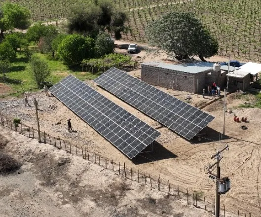 Equipo de Energía Riojana trabajando en un parque solar