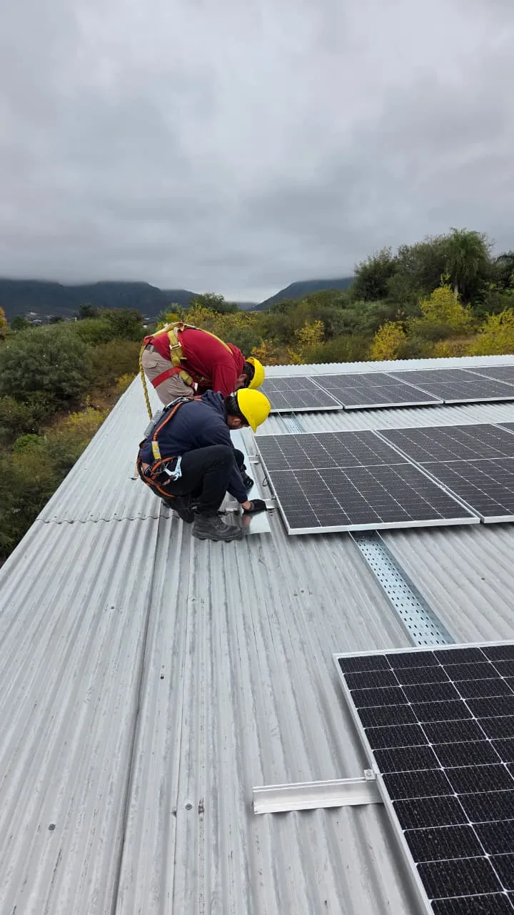 Comercio con sistema de energía solar instalado