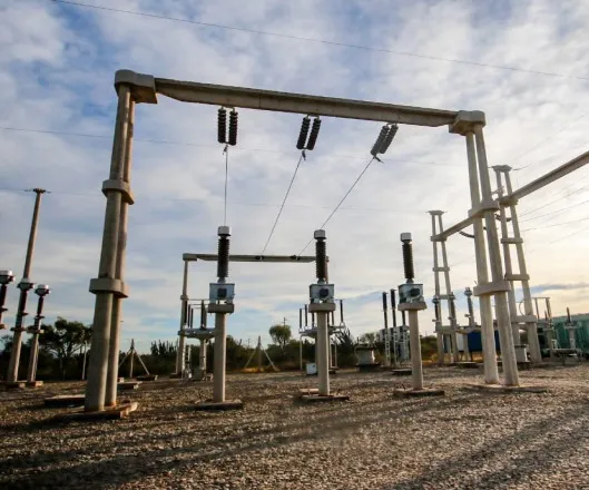 Línea de transmisión eléctrica de alta tensión